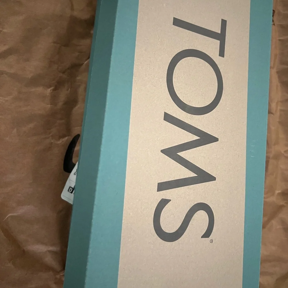 Brand New!! Toms! Glitter girl slip on shoes! 5Y! - Picture 3 of 3